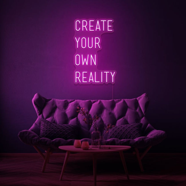 Neon letters met tekst "create your own reality" in kleur roze