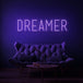 Neon letters met tekst "Dreamer" in kleur paars