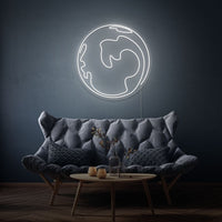 Neonlamp van een wereldbol in kleur wit