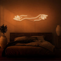 Neonlamp van twee handen in kleur oranje