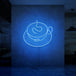 Neonlamp van een kop koffie in kleur blauw