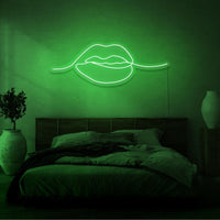 Neonlamp van lippen in kleur groen