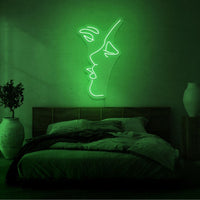 Neonlamp van mond die kust in kleur groen