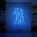 Neonlamp van vrouw in strand kleding in kleur blauw