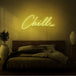 Neonlamp met de tekst "Chill" in kleur geel
