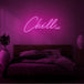 Neon letters met tekst "Chill" in kleur roze
