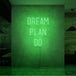 Neon letters met tekst "Dream plan do" in kleur groen