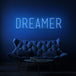 Neon letters met tekst "Dreamer" in kleur blauw