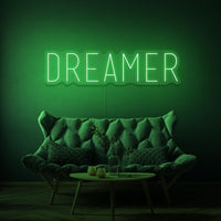 Neon letters met tekst "Dreamer" in kleur groen