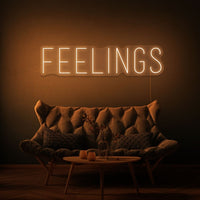 Neon letters met tekst "Feelings" in kleur oranje