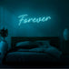 Neon letters met tekst "forever" in kleur cyaan