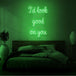 Neon letters met tekst "I'd look good on you" in kleur groen