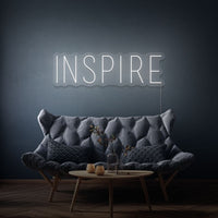 Neon letters met tekst "Inspire" in kleur wit