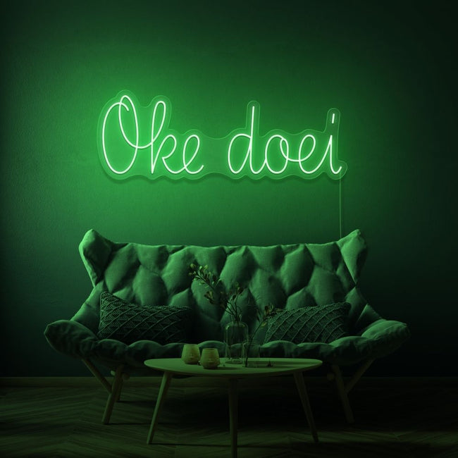 Neon letters met tekst "Oke doei" in kleur groen