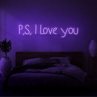 Neon letters met tekst "P.s. i love you" in kleur paars
