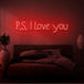 Neon letters met tekst "P.s. i love you" in kleur rood