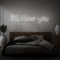 Neon letters met tekst "P.s. i love you" in kleur wit