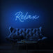 Neon letters in tekst "Relax" in kleur blauw