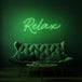 Neon letters in tekst "Relax" in kleur groen