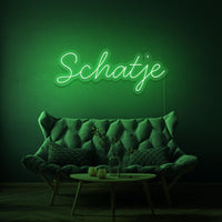 Neon letters in tekst "Schatje" in kleur groen