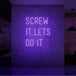 Neon letters met tekst "Screw it lets do it" in kleur paars
