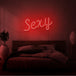 Neon letters met tekst "Sexy" in kleur rood