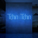 Neon letters in tekst "Tchin tchin" in kleur blauw