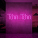 Neon letters in tekst "Tchin tchin" in kleur roze