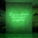 Neon letters met tekst "This is where the magic happens" in kleur groen