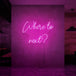 Neon letters met tekst "Where to next?" in kleur roze