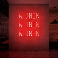 Neon letters in tekst "Wijnen wijnen wijnen" in kleur rood