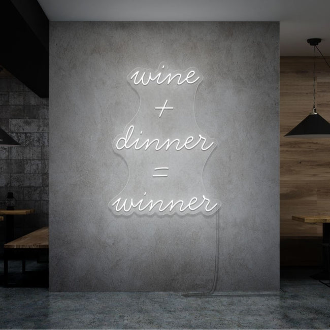 Neon letters in tekst "Wine + dinner = Winner" in kleur wit