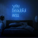 Neon letters in tekst "You beautiful mess" in kleur blauw